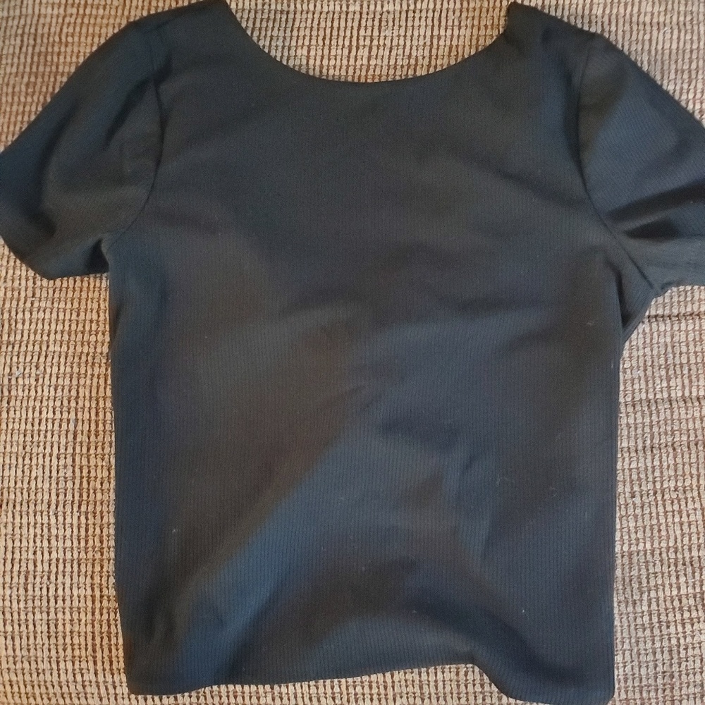 Twist back top